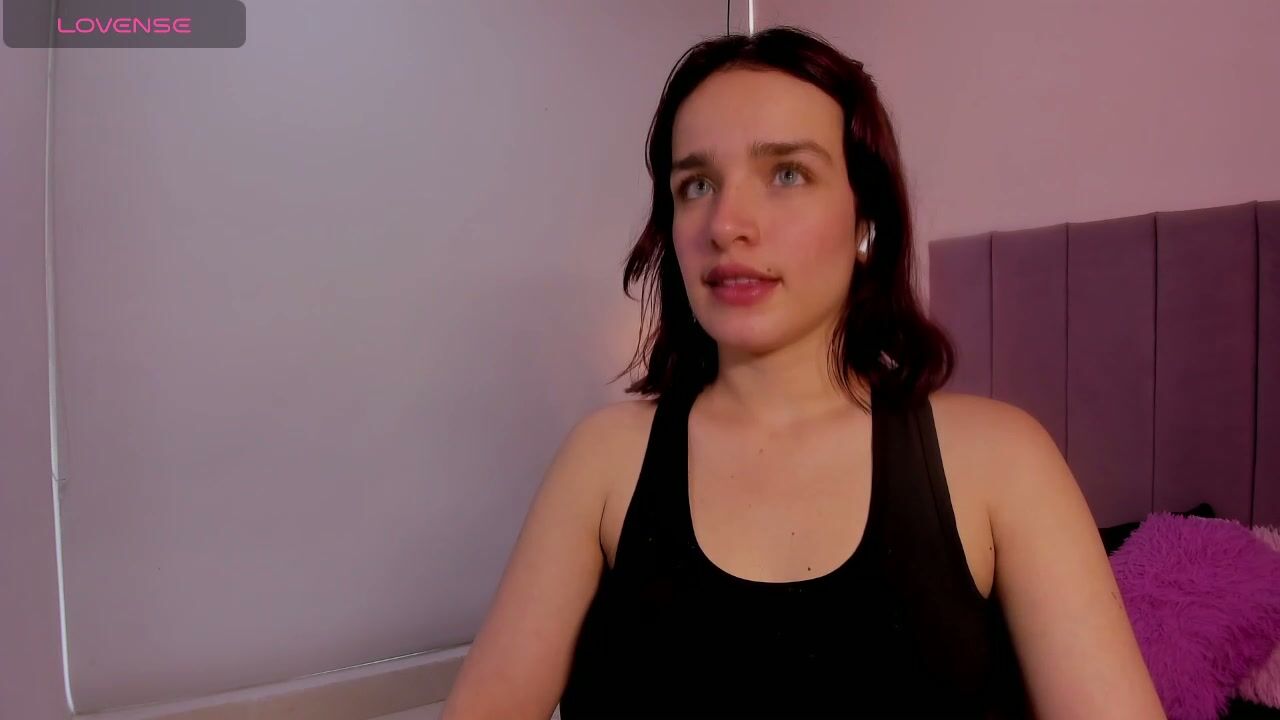 Annyrosee posing on webcam 26-Jan-2026