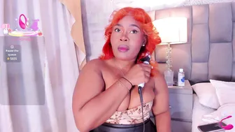 Rianamanson posing on webcam show