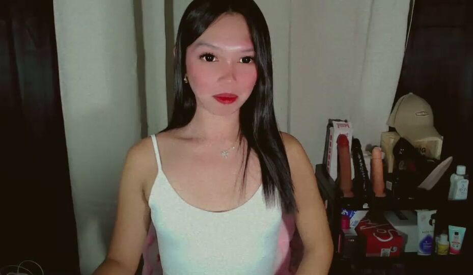 kitteylovesyou posing on cam 01-28-2026