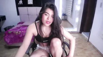 Katia_pretty_ petite cam