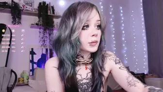 _lollyshy_ goth - 01-28-2026