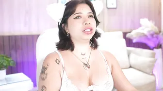 izislust nude cam (01/28/2026)