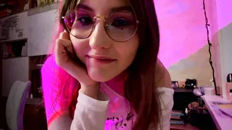 Renayreisdorf shy camvideo