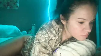 babyaves petite posing on cam