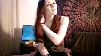 White_raven_93 posing on cam (01-29-2026)