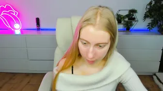 Alina__blonde live on cam 01-29-2026
