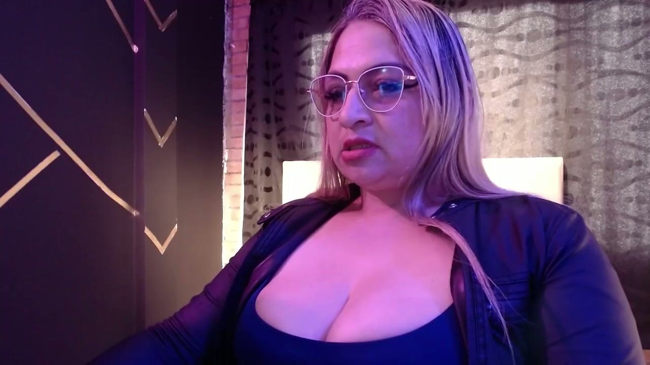 Clio_queen naked (01/29/2026)