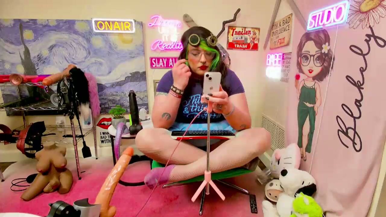 blakelytgirl posing on webcam 30 January 2026