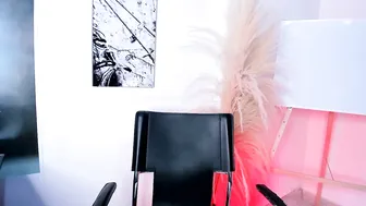 Africa_holmes posing on webcam (01/31/2026)