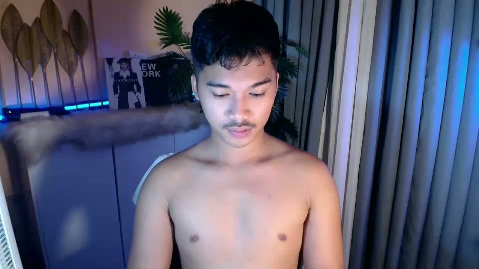 Asianhunk_jamesx 18 02-01-2026