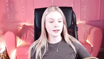 Graceglamour posing on webcam 03-Feb-26