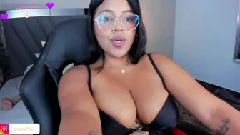 briana_z posing on cam 03-Feb-26