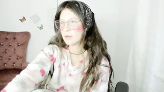 Zooeybelair cam girl 02-03-2026