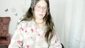 Zooeybelair cam girl 02-03-2026