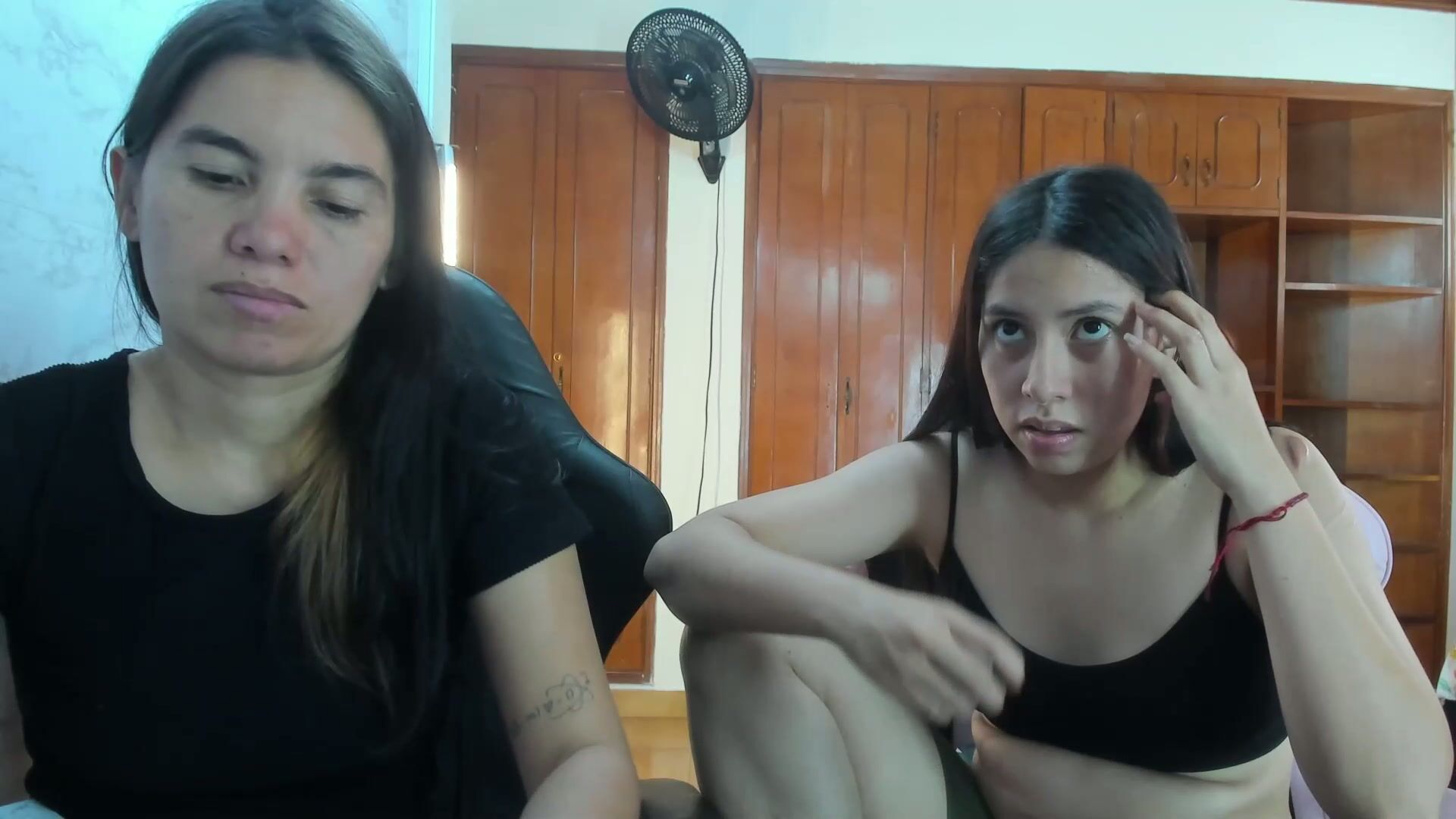 Soffy_and_mia posing on cam - 03-Feb-26
