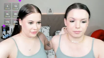 ginarowe posing on cam 06/21/2025