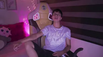 Tommy_blue1 naked - (06-21-2025)