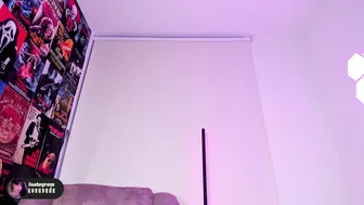 Uveuvedee on webcam sex chat