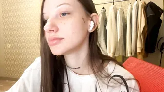 lucykobylarczyk (02/04/2026) webcam