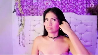 mila_rey25_ posing on cam amateur cam
