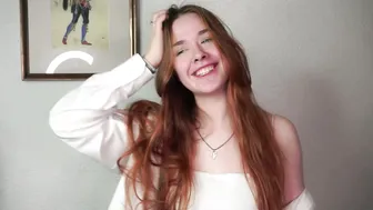 carlylino posing on webcam 04 February 2026