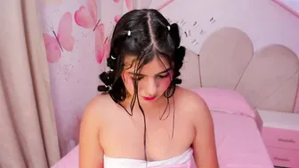Emilykenner posing on webcam - 21-Jun-2025