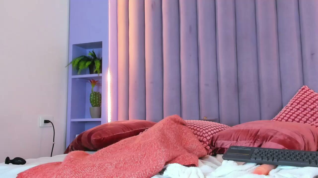chloeemiller__ porn cam chat 06-Feb-26