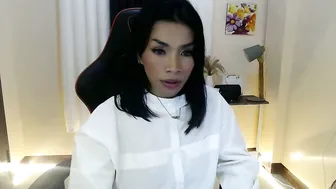 Likliklicklengleng petite webcam chat