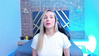 Emmaa_white_ webcam (02/08/2026)