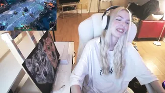 Tinykylie gaming live cam show