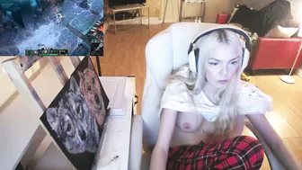 tinykylie posing on cam (06/22/2025)