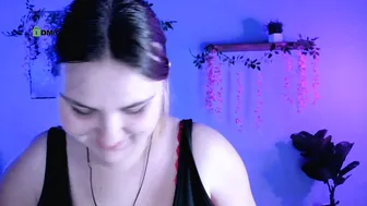 Dina_bloom 18 horny amateur