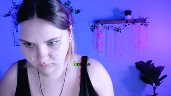 Dina_bloom 18 horny amateur