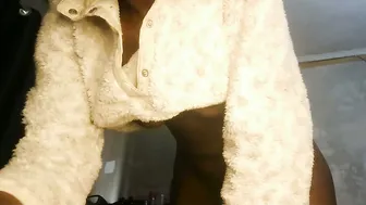 Monah_ebony petite (02/09/2026)
