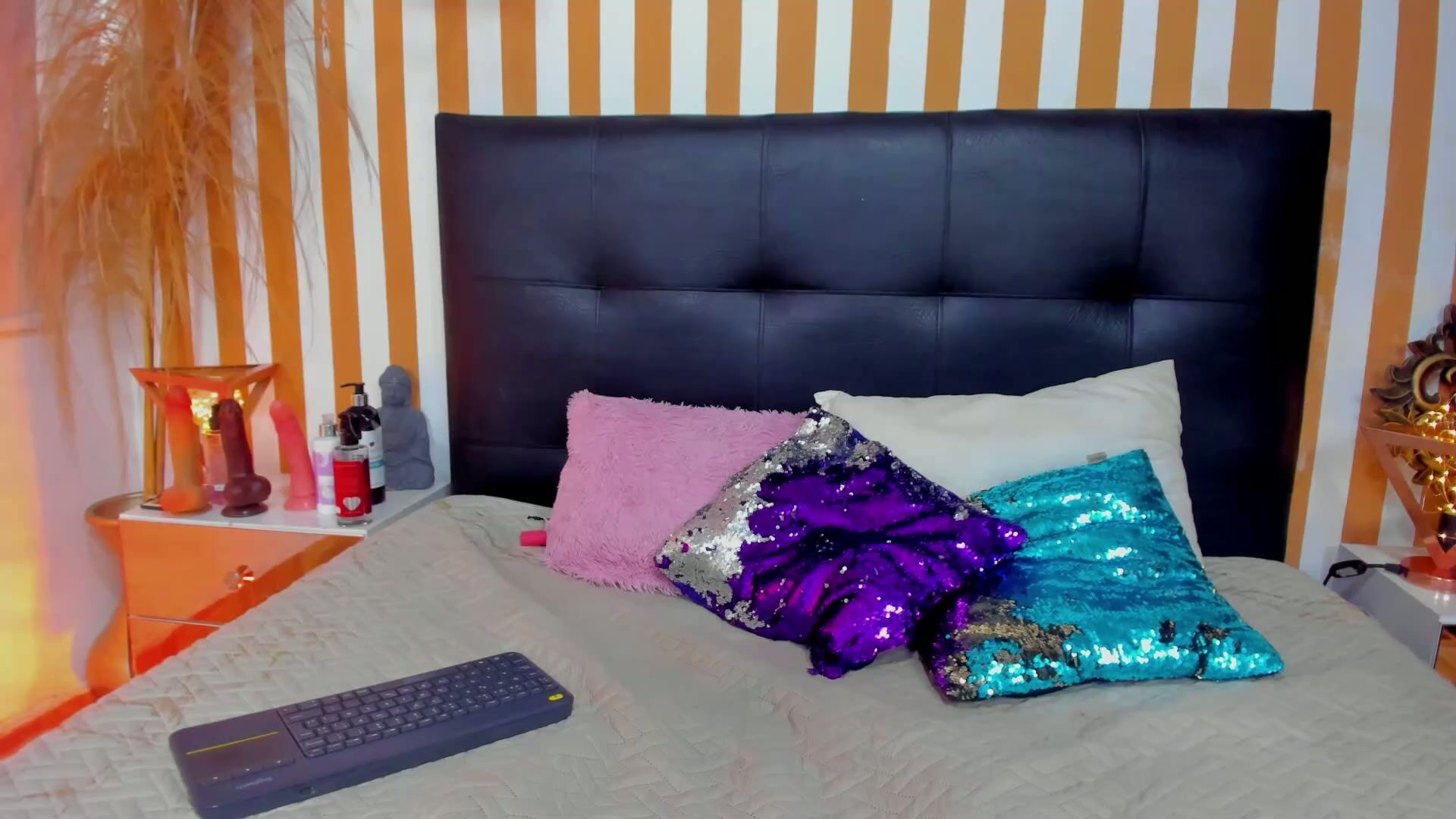 lunatoledo on cam 09-Feb-26