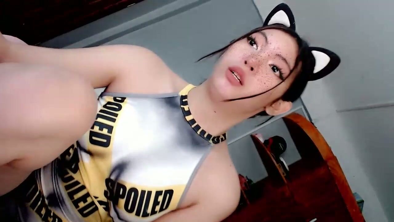 Miss_hornydoll posing on webcam cam porn video