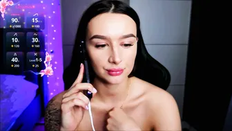veronica_larsson lovense on live cam