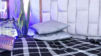 ammbar_foxx posing on webcam 02/10/2026