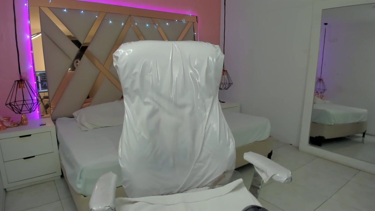 lauraklark 02/11/2026 bigboobs