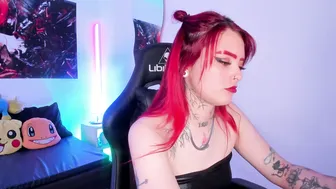 zara_rouxx naked on cam (02-11-2026)