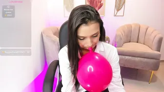 Kaelith_belle posing on cam live on cam