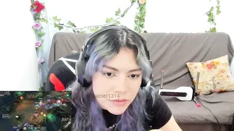 vaioletuwu naked on cam 02/13/2026
