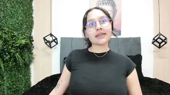 Milaa_bloom 13-Feb-2026 posing on webcam