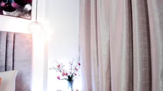 laragoldd nude on cam (02-13-2026)