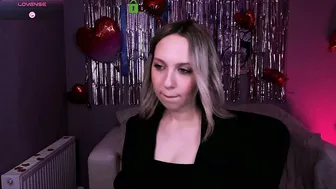 Gloria_queen1 13-Feb-26 shy