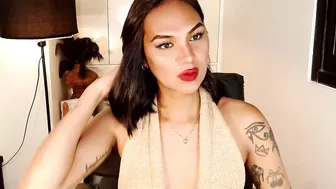 ririmoorets posing on cam 02-13-2026