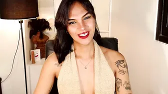 ririmoorets posing on cam 02-13-2026