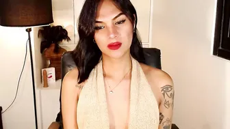ririmoorets posing on cam 02-13-2026