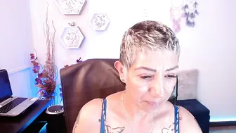 Momdevora latina horny amateur