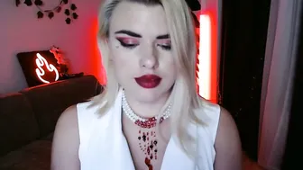 Arianasaint mistress posing on cam